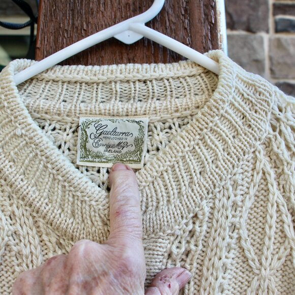 Ladies handloomed wool sweater from Ireland size medium/small - Picture 4 of 6